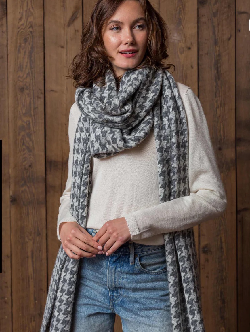 100% Baby Alpaca Alicia Adams Alpaca Gray Houndstooth Scarf Wrap